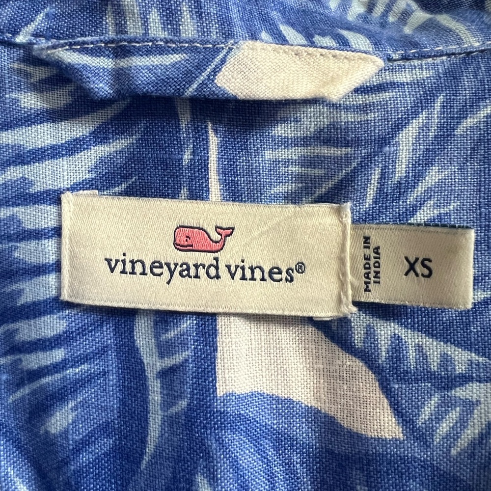 Vineyard vines 100% linen, banana leaf white and blue tunic shirt - Picture 3 of 11